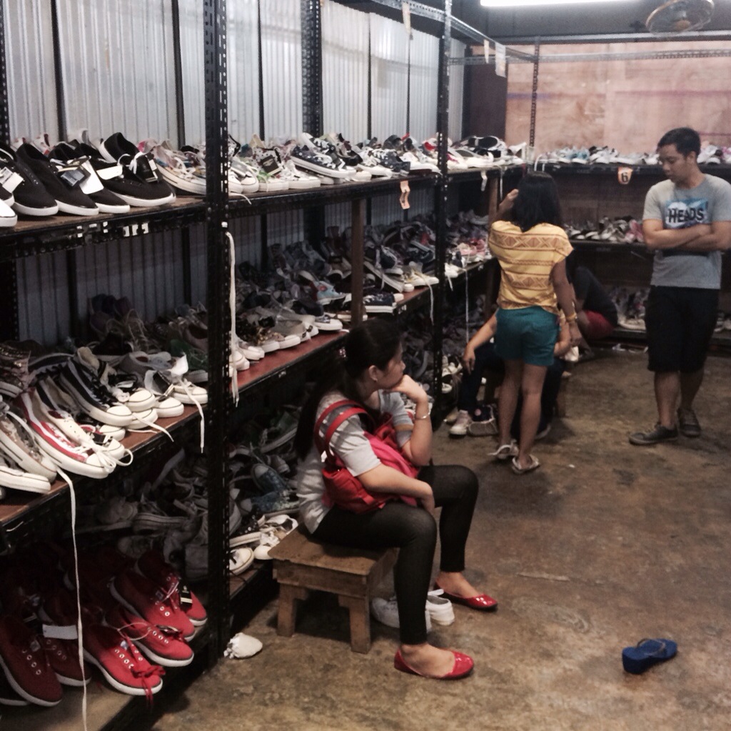 Converse warehouse SALE at Parang 